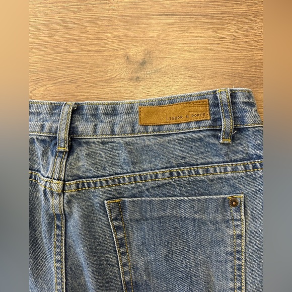 LIQUOR N POKER DISTRESSED WASHED BLUE ROW HEM JEANS IN SIZE 10 - Picture 4 of 5